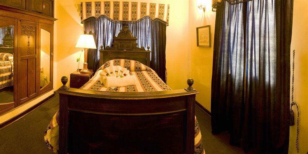 Nesbitt Castle Hotel Bulawayo Buitenkant foto