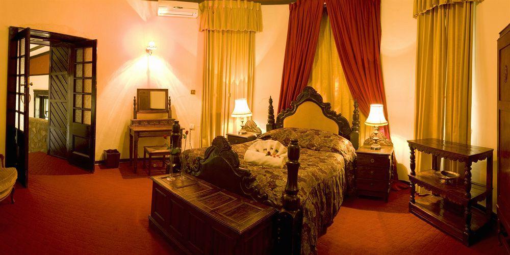 Nesbitt Castle Hotel Bulawayo Buitenkant foto