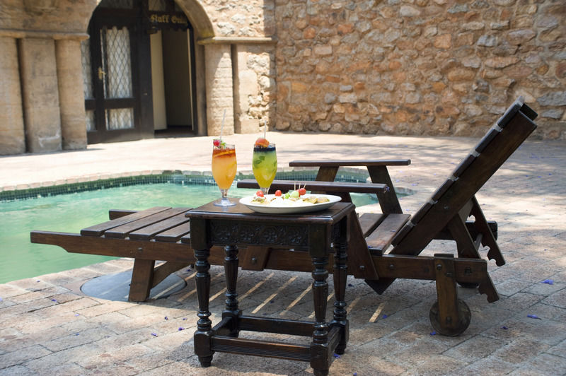 Nesbitt Castle Hotel Bulawayo Buitenkant foto