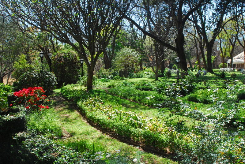 Nesbitt Castle Hotel Bulawayo Buitenkant foto